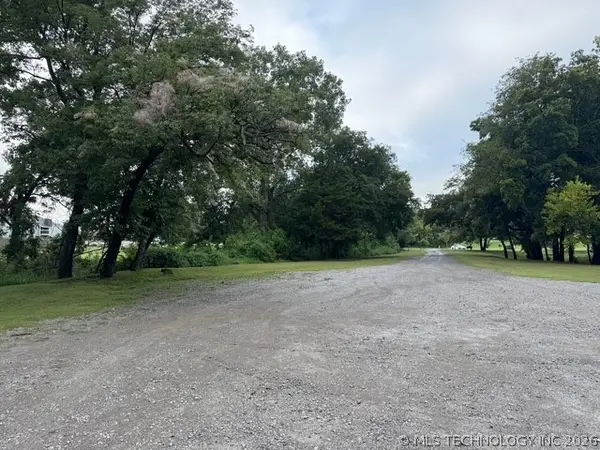 8900 E 64th Street, Tulsa, OK 74133