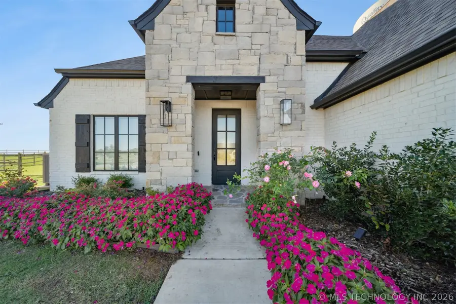 6131 N Creekwood Drive, Owasso, OK 74055 - #3