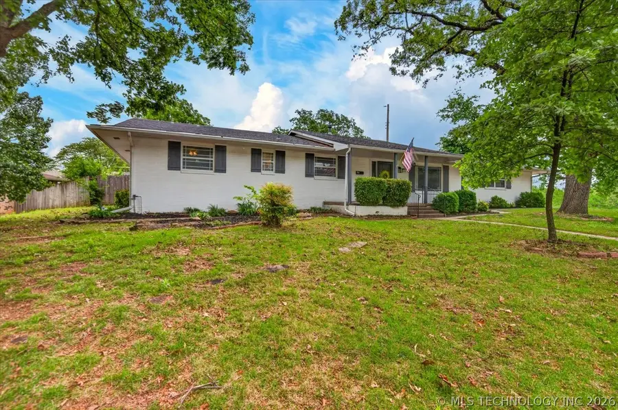 926 Sandstone Drive, Bartlesville, OK 74006 - #2