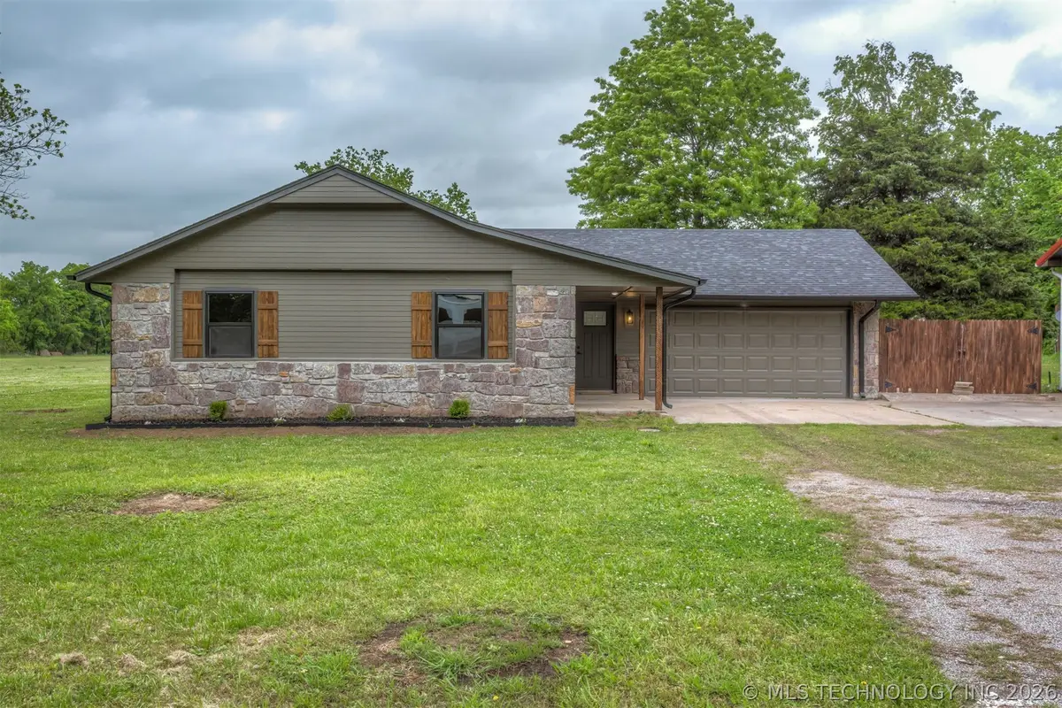 418 W Cooweescoowee Avenue W, Oologah, OK 74053 - #1