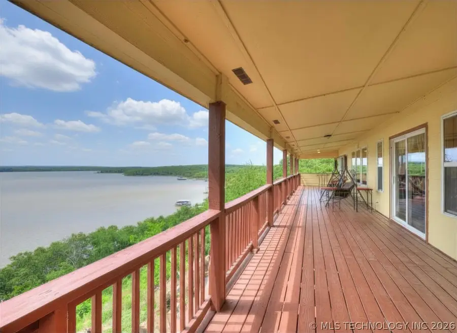 332 E Highland Avenue, Eufaula, OK 74432 - #2