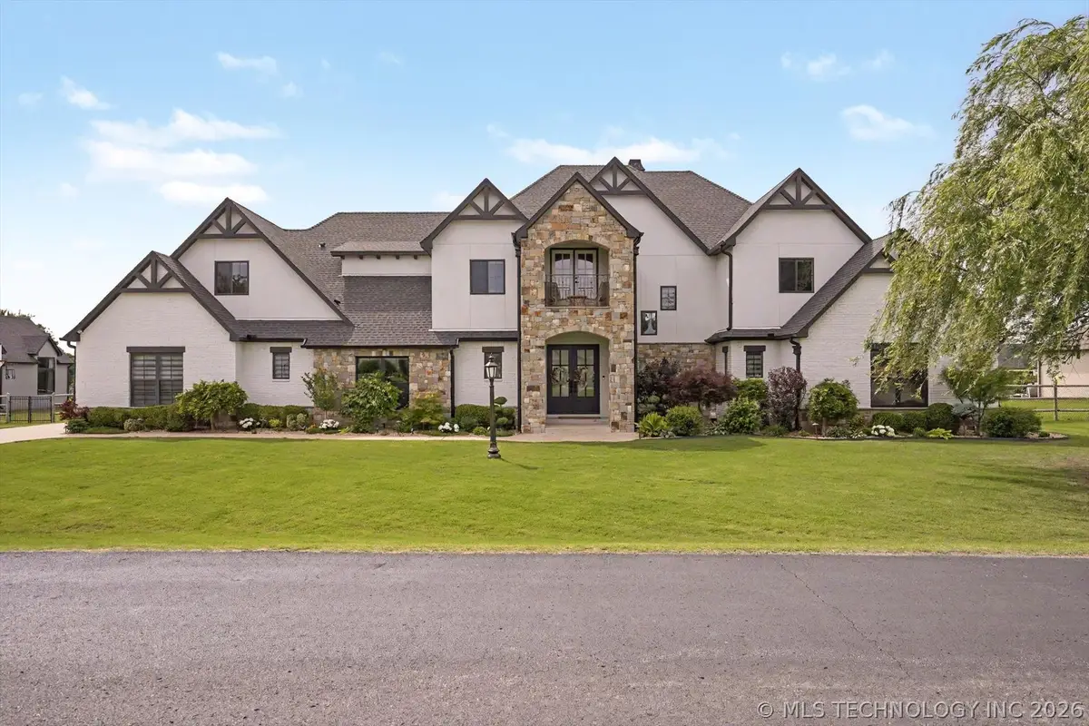 6372 N Wildwood Lane, Owasso, OK 74055 - #1