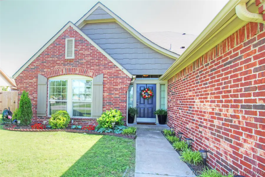3009 Lincoln Road, Bartlesville, OK 74006 - #3
