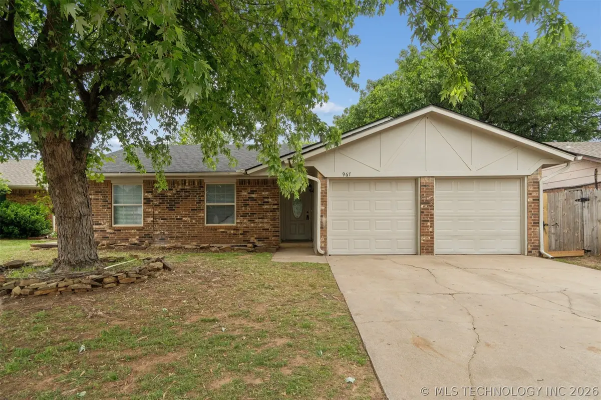 967 Heritage Mansion, Yukon, OK 73099 - #1