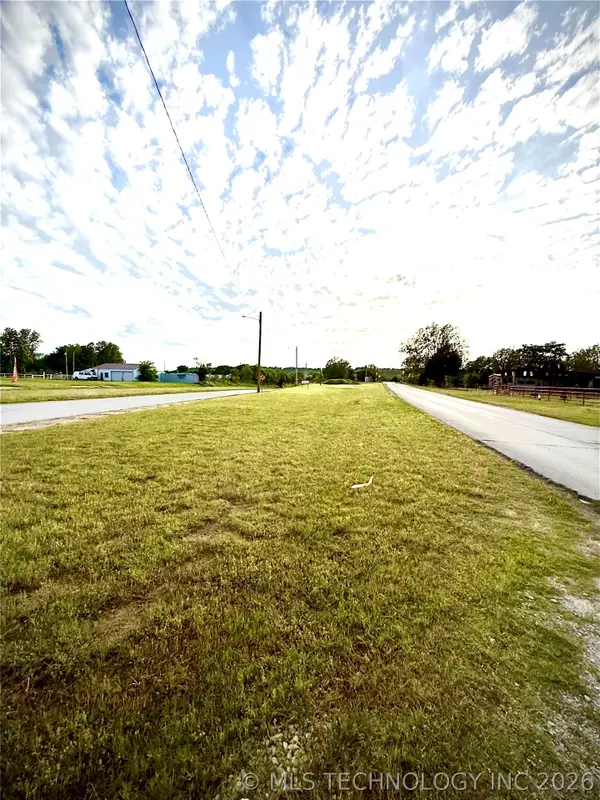 805 Robertson Hwy, Henryetta, OK 74437