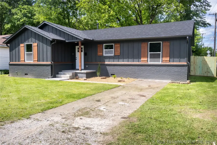802 S Russell Street, Skiatook, OK 74070 - #2