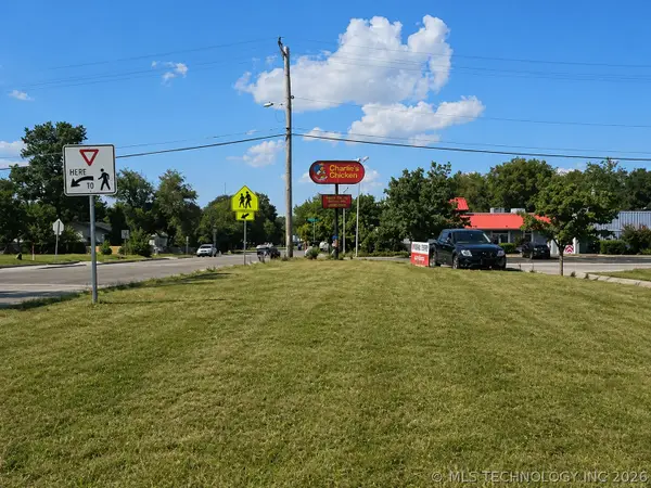 4801 S 33rd West Avenue, Tulsa, OK 74107