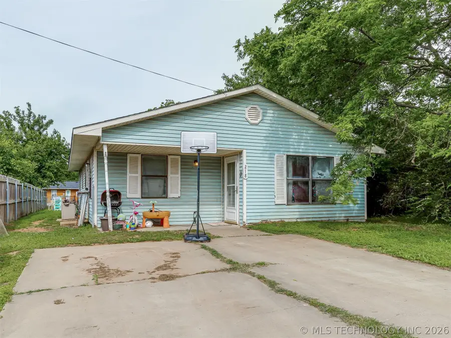 218 S 3rd Avenue, Stroud, OK 74079 - #2