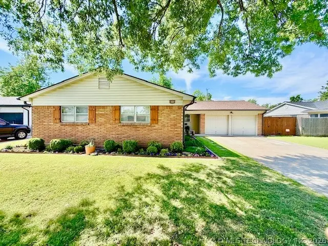8556 E 32nd Street, Tulsa, OK 74145 - #1