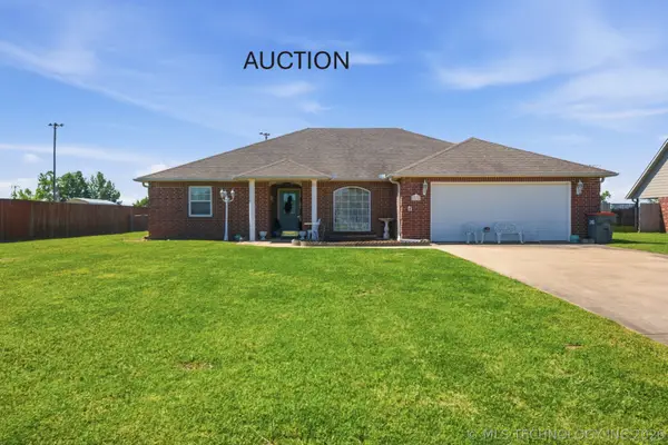 802 E 10th Terrace, Grove, OK 74344