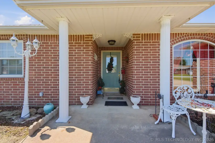 802 E 10th Terrace, Grove, OK 74344 - #3