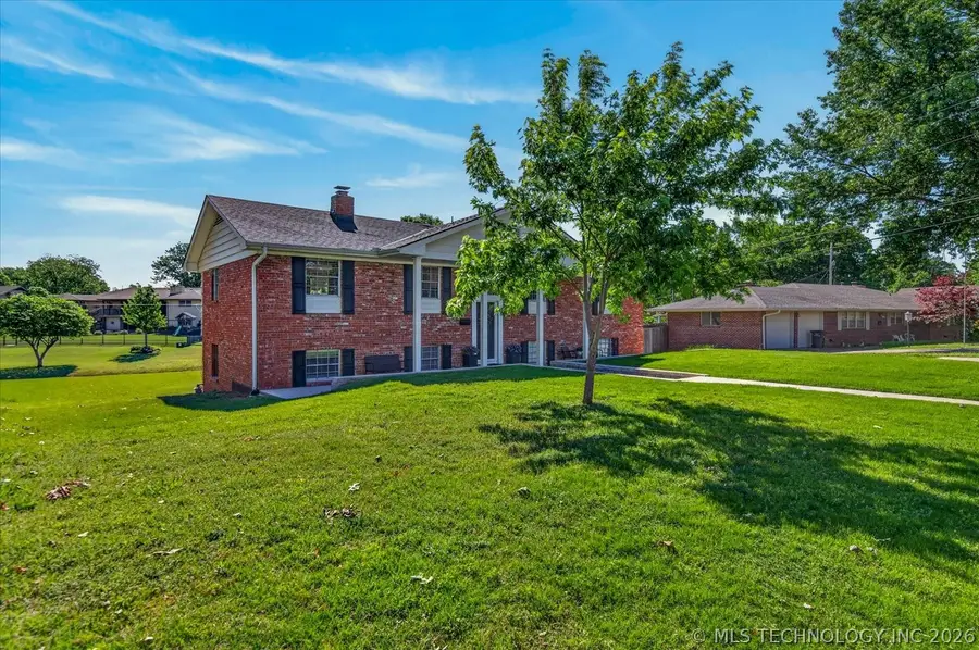 1048 SE Greystone Avenue, Bartlesville, OK 74006 - #2