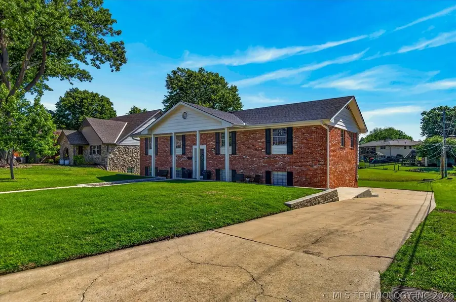 1048 SE Greystone Avenue, Bartlesville, OK 74006 - #3