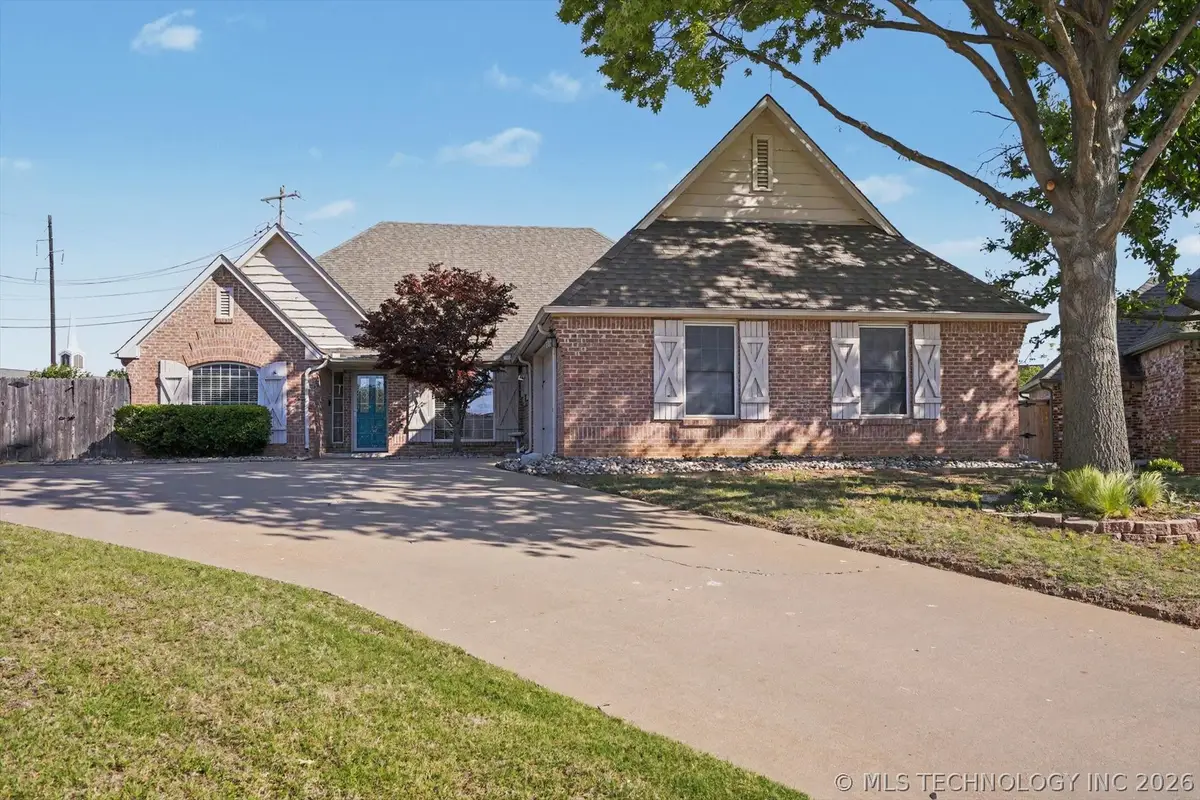 9216 N 130th East Court, Owasso, OK 74055 - #1