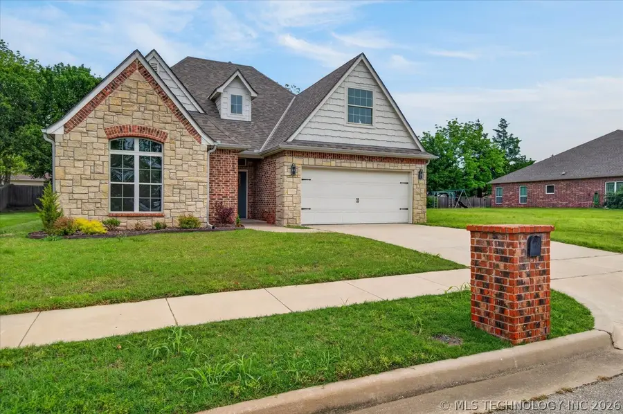 3224 Boardwalk Court, Bartlesville, OK 74006 - #3