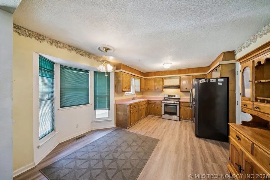 1404 N Dogwood Street, Owasso, OK 74055 - #2