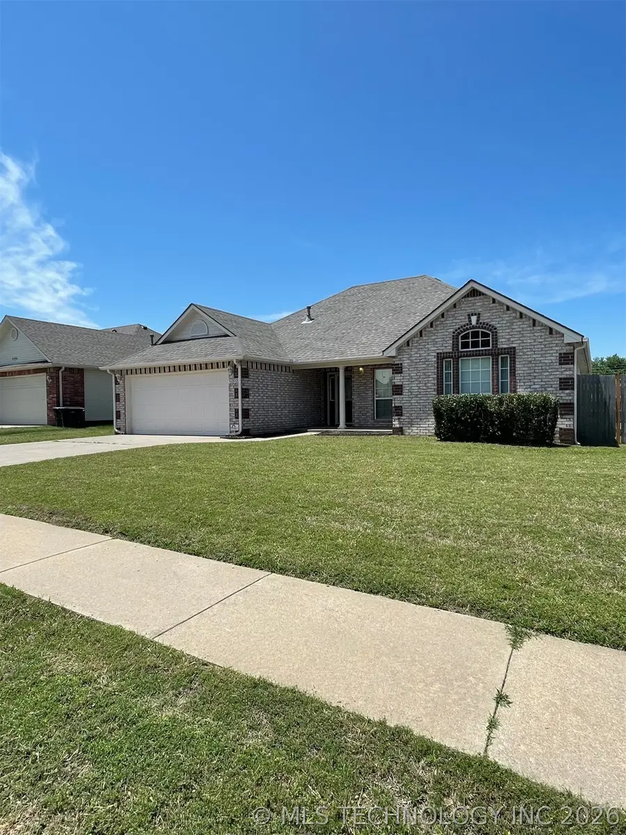 5202 Redbud Drive, Sand Springs, OK 74063 - #2
