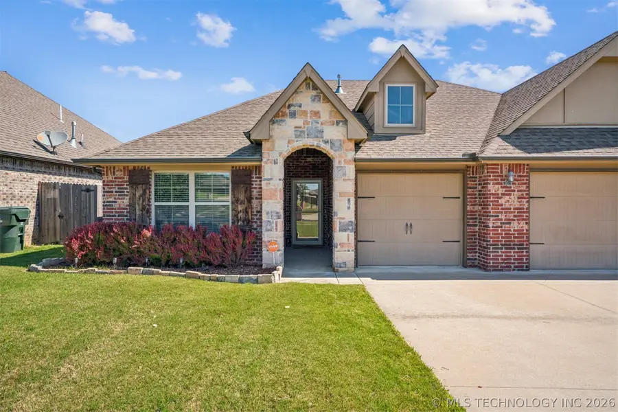 1006 W Missouri Avenue, Claremore, OK 74019 - #3