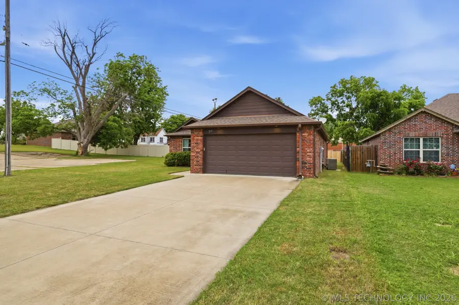 217 E Bryan Avenue, Sapulpa, OK 74066 - #3