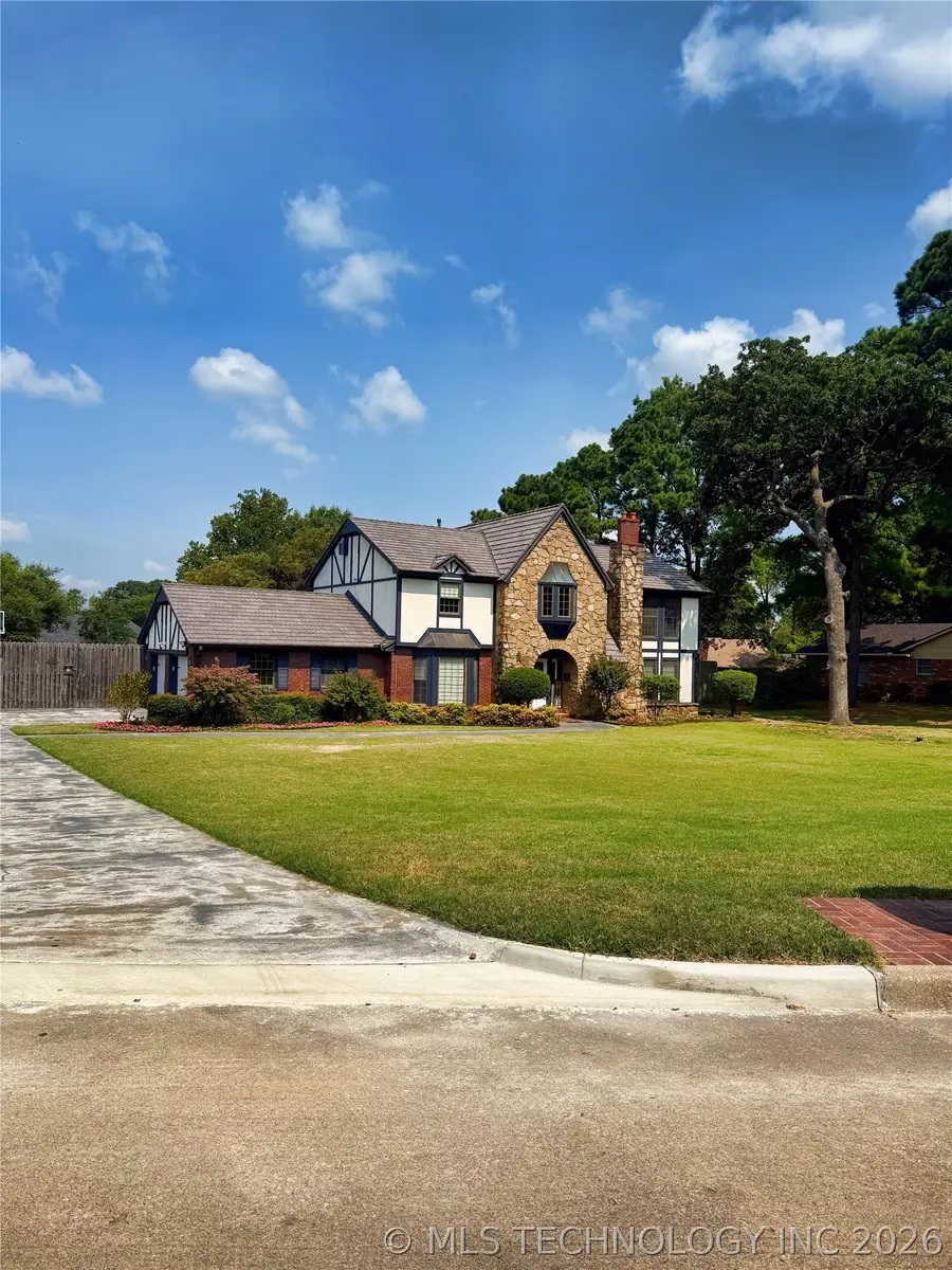 1103 Oakwood Circle, Henryetta, OK 74437 - #2