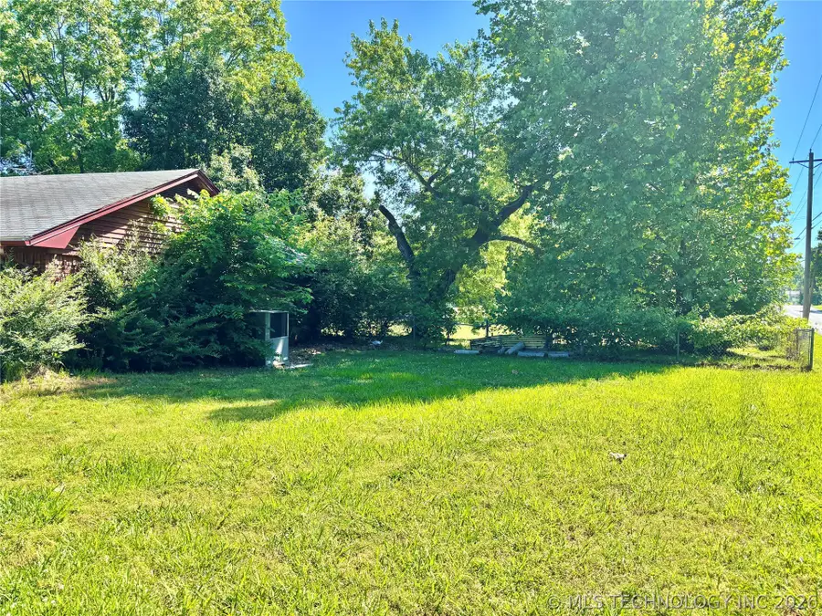 902 N Broadway Street, Stigler, OK 74462 - #2