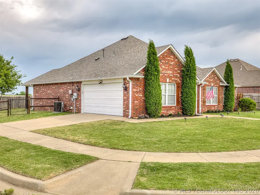 4818 NE Wisconsin Avenue, Bartlesville, OK 74006 - #2