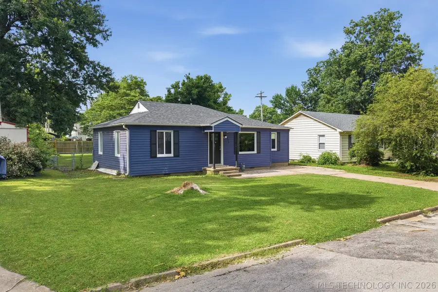 213 E 12th Place, Claremore, OK 74017 - #2