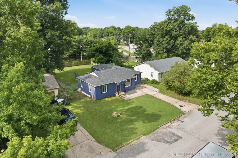 213 E 12th Place, Claremore, OK 74017 - #3