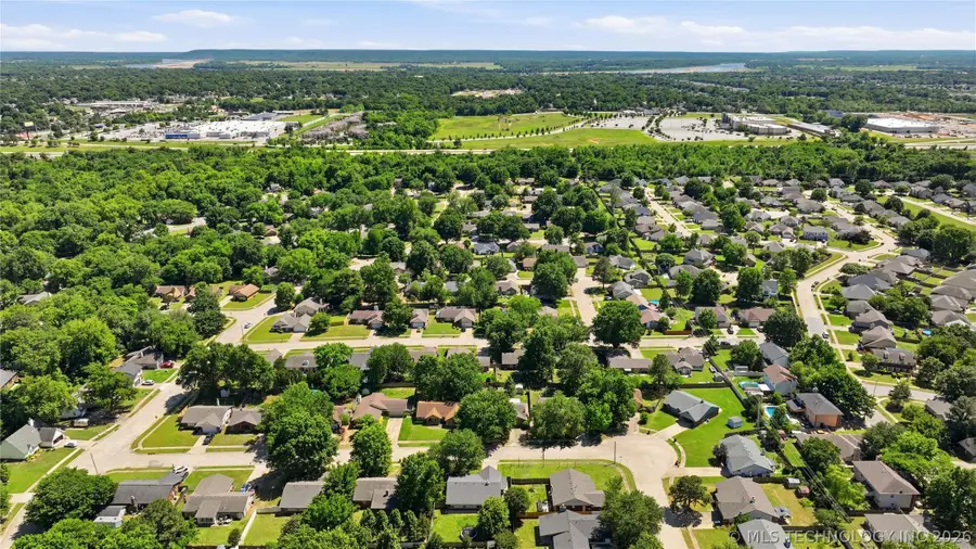 1318 W Hot Springs Street, Broken Arrow, OK 74011 - #2