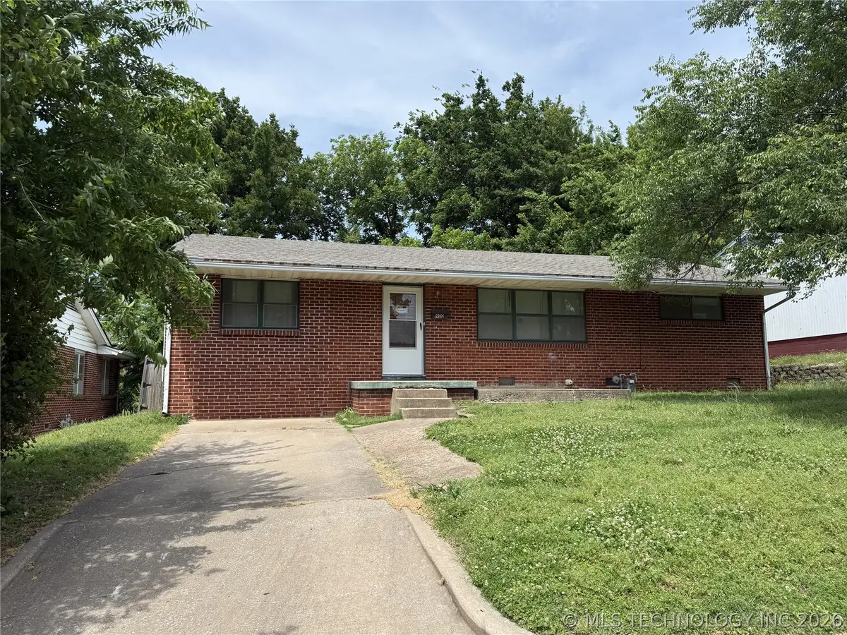 900 Yale Drive, Bartlesville, OK 74006 - #1