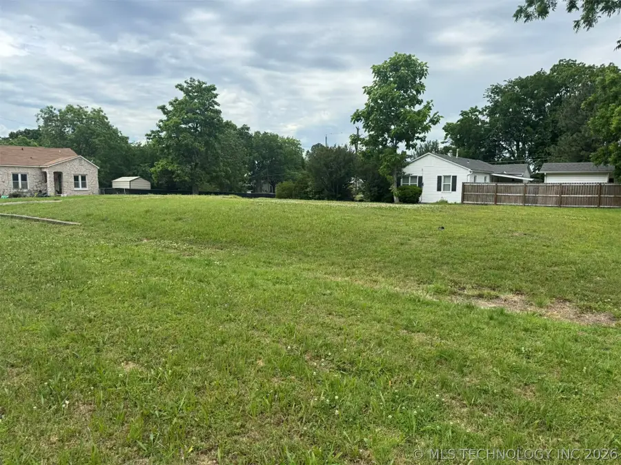 301 E Jackson Avenue, McAlester, OK 74501 - #2
