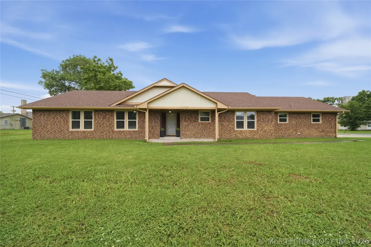 1100 N Oseuma Avenue, Claremore, OK 74017 - #1