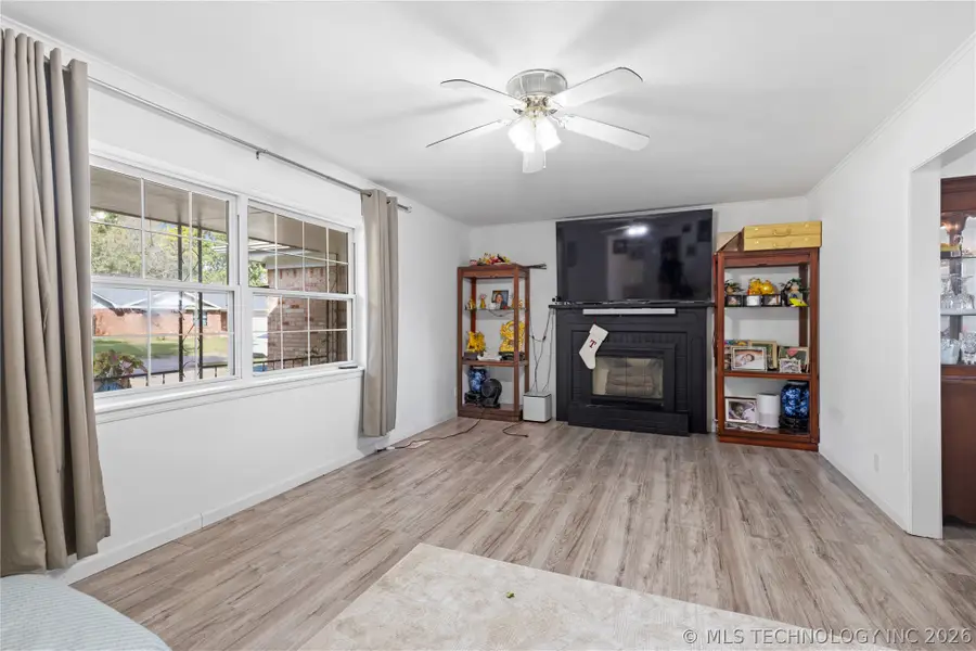 405 N B Avenue, Cleveland, OK 74020 - #2