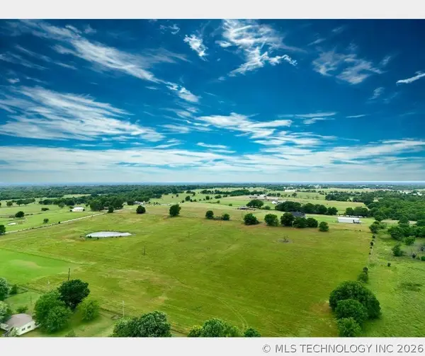 12 E 420 Road, Oologah, OK 74053