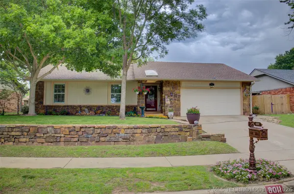 8011 S Date Place, Broken Arrow, OK 74011