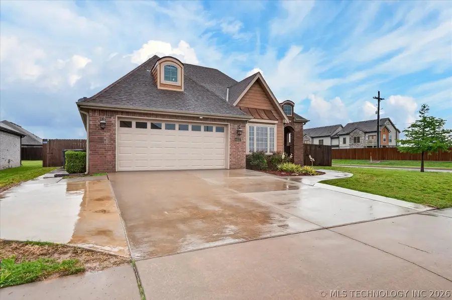 6422 Foxtail Park Drive, Bartlesville, OK 74006 - #3