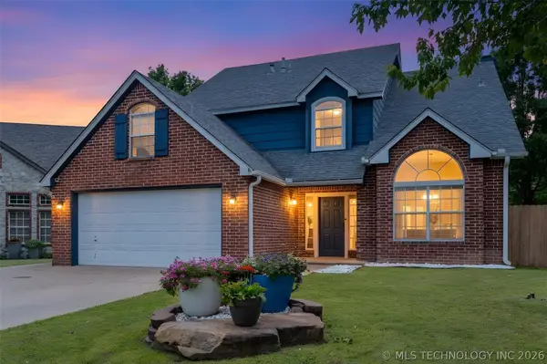 8802 N 136th East Avenue, Owasso, OK 74055