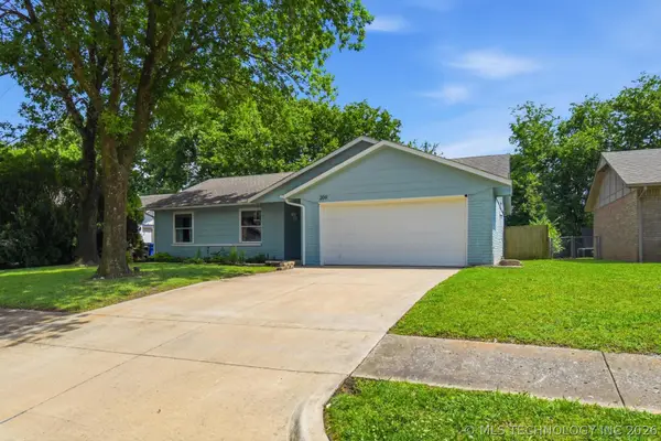 209 E Austin Street, Broken Arrow, OK 74011