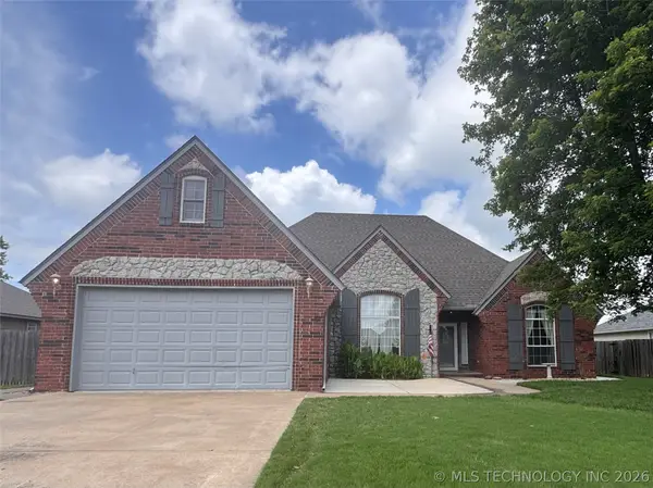 8037 Vintage Trace Drive, Claremore, OK 74019