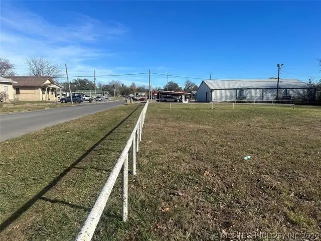 806 E 13th Street, Okmulgee, OK 74447 - #3