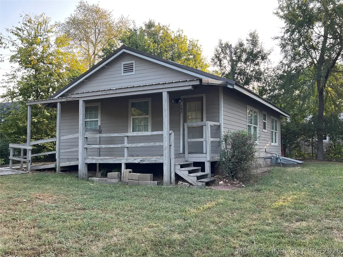747 S Bluff Avenue, Tahlequah, OK 74464 - #1