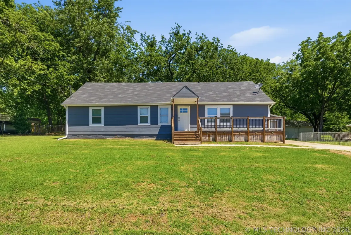 605 NE 6th Street, Wagoner, OK 74467 - #1