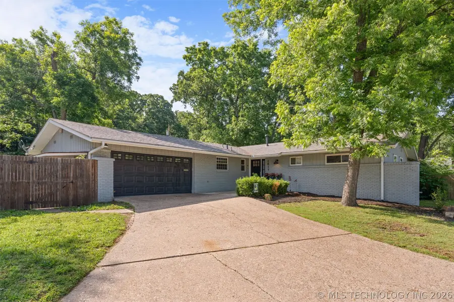 2811 Evergreen Court, Bartlesville, OK 74006 - #2