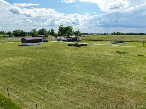 9264 Cherry Road, Henryetta, OK 74437