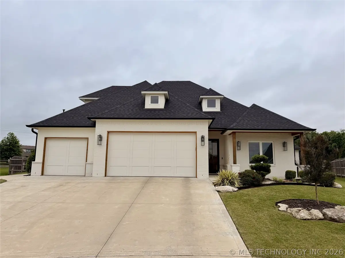 7203 N Hawthorne Lane, Owasso, OK 74055 - #1