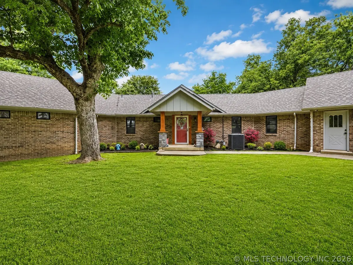 1701 N Hopi Street, Chouteau, OK 74337 - #1
