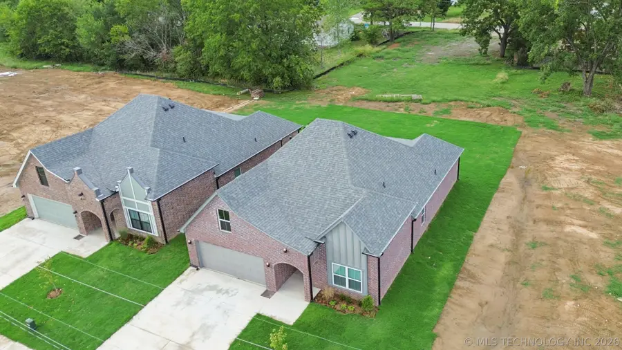 209 W Broadway Street, Owasso, OK 74055 - #3