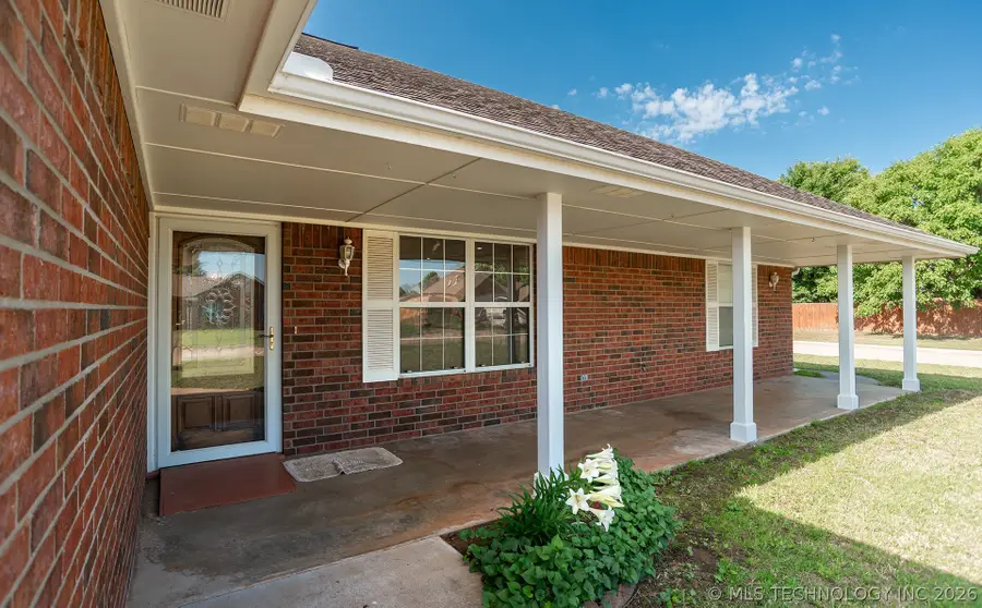 1102 Mahar Drive, Perkins, OK 74059 - #2