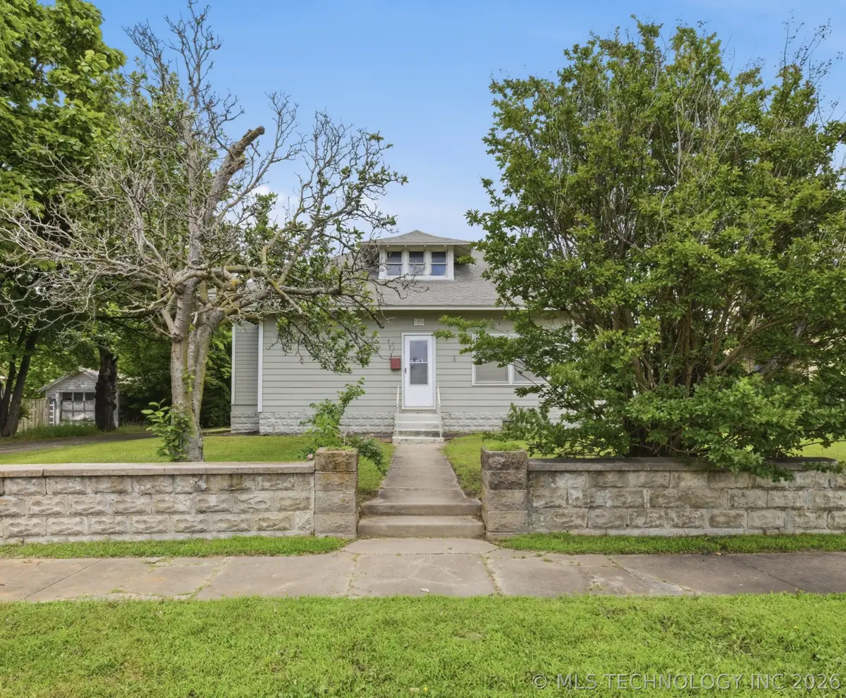 105 N 2nd Street, Wagoner, OK 74467 - #1