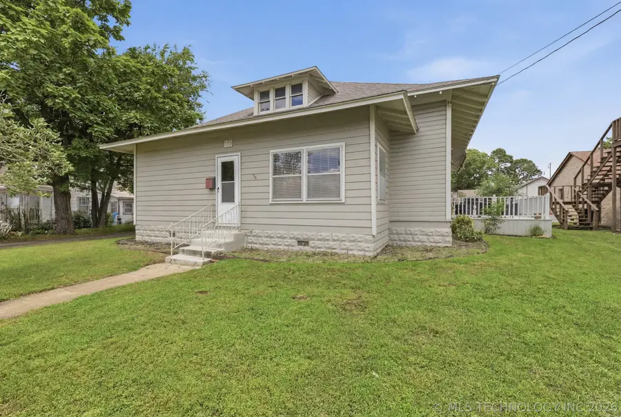 105 N 2nd Street, Wagoner, OK 74467 - #3